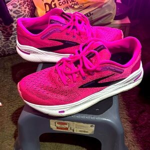 COPY - Gently worn Brooks, tennis shoes, great for if you work on feet lot